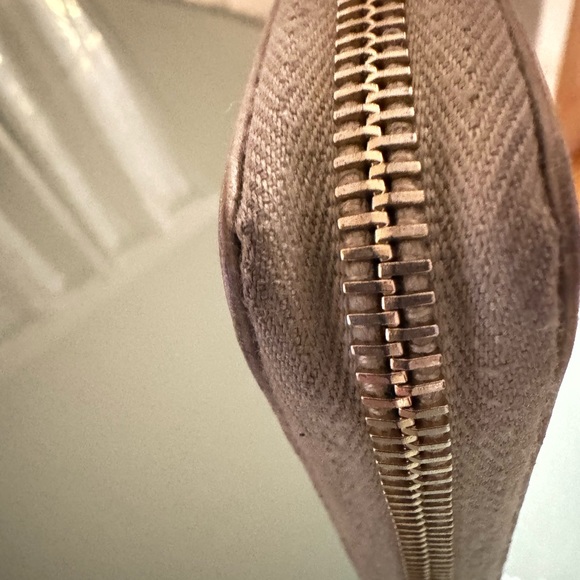 Rare Gucci Guccissima Zip Around Wallet in Off White / Taupe - Picture 7 of 13